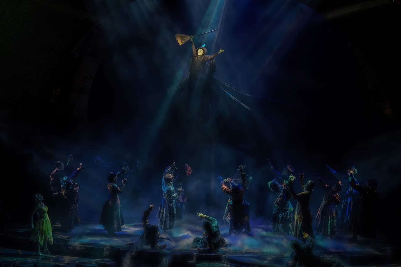 Wicked Broadway Show Ticket in New York - image 4